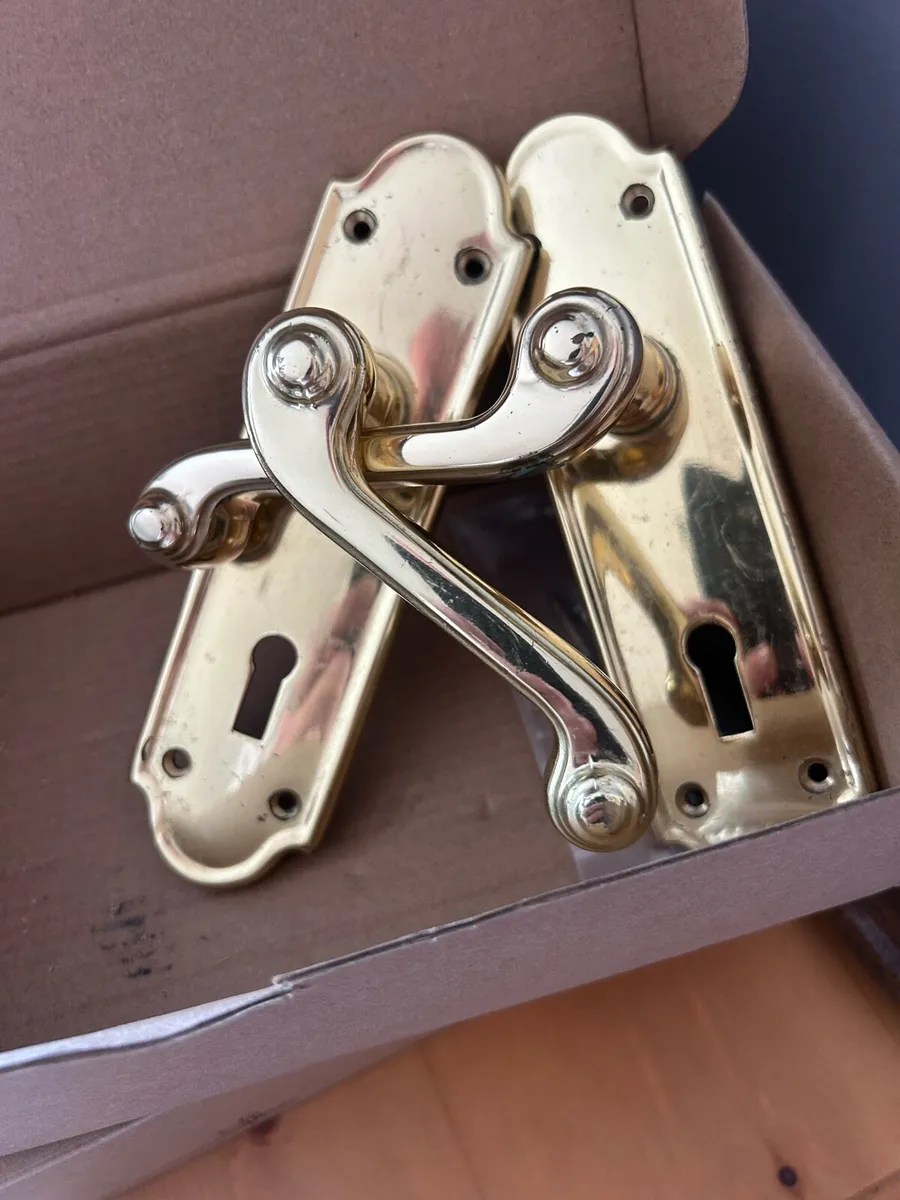 Nine sets of secondhand brass doors handles - Image 2