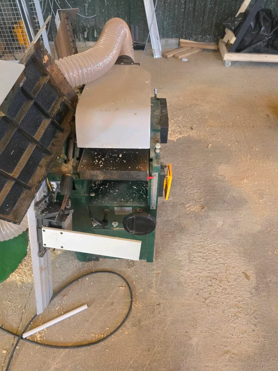 Record power pt 107 planer with extractor - Image 1