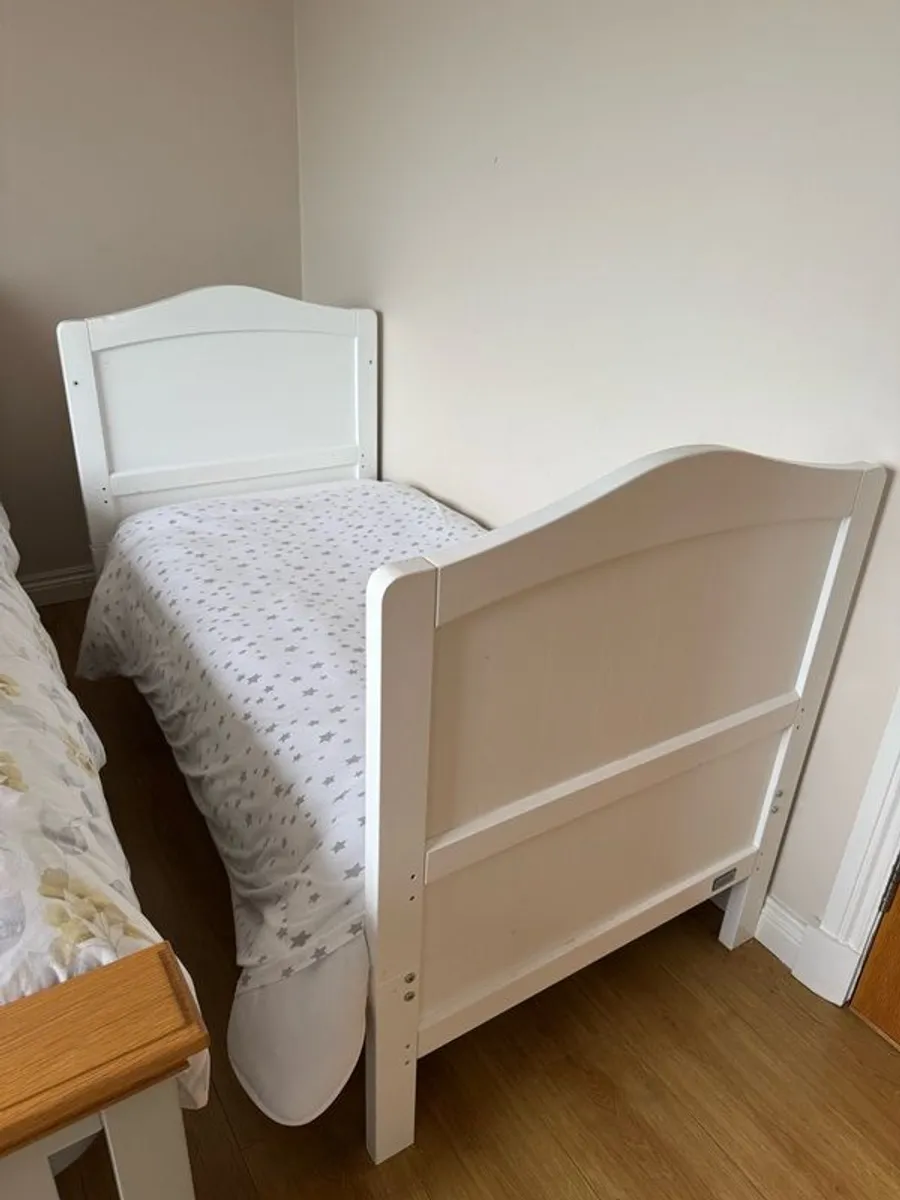 Cot bed with mattress - Image 1