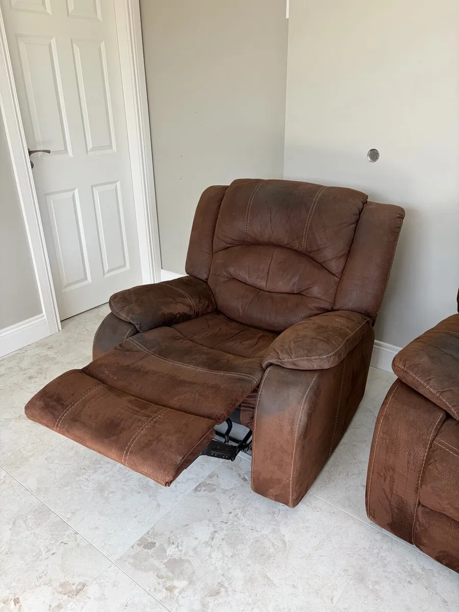 FREE Recliner 2 seater sofa & Armchair - Image 3