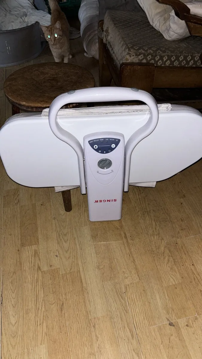 Singer steam press ironing board system - Image 1
