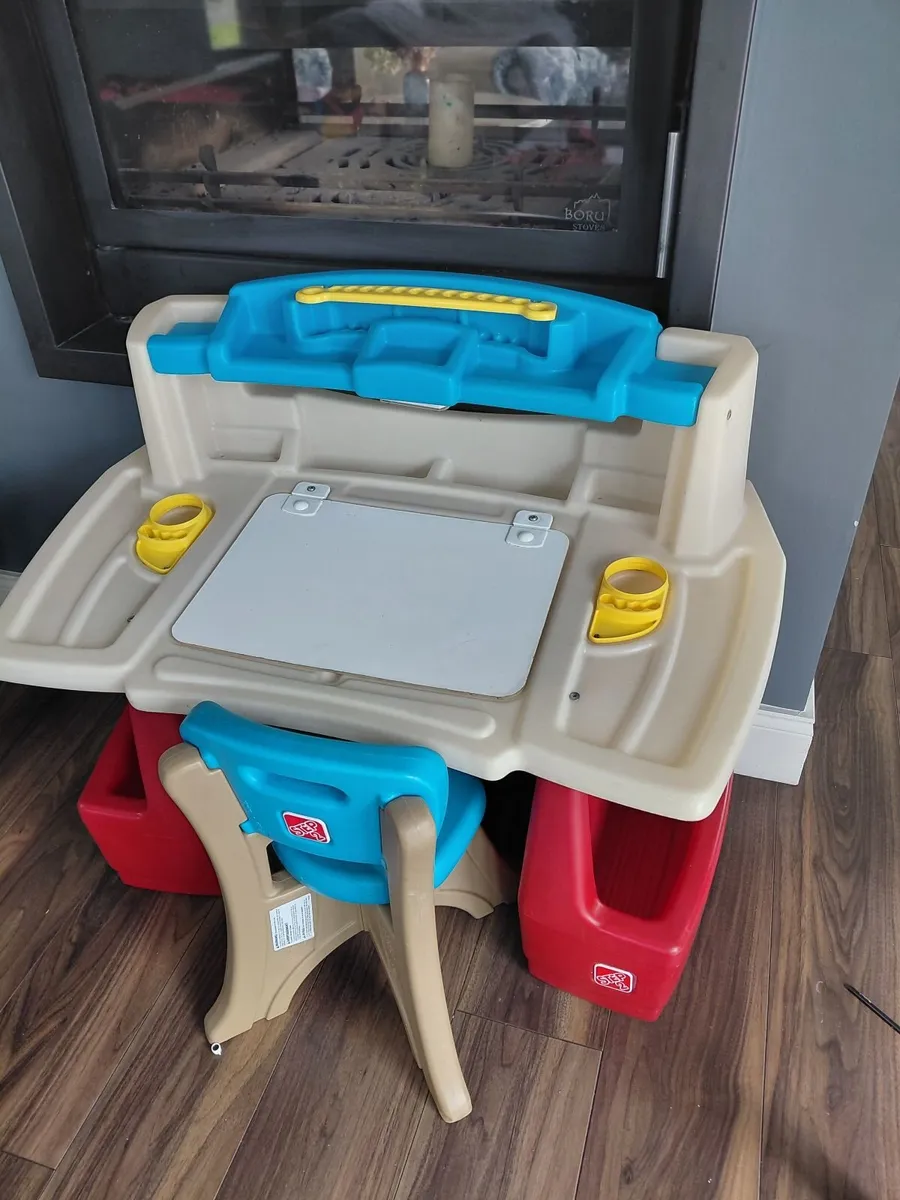 Kids Colouring Table - Image 2