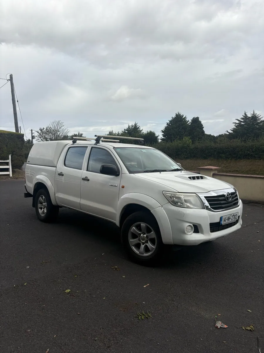 2014 Toyota Hilux crew cab - Image 1