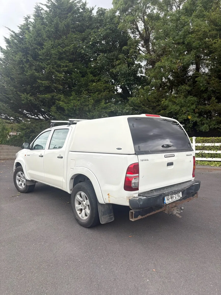 2014 Toyota Hilux crew cab - Image 3