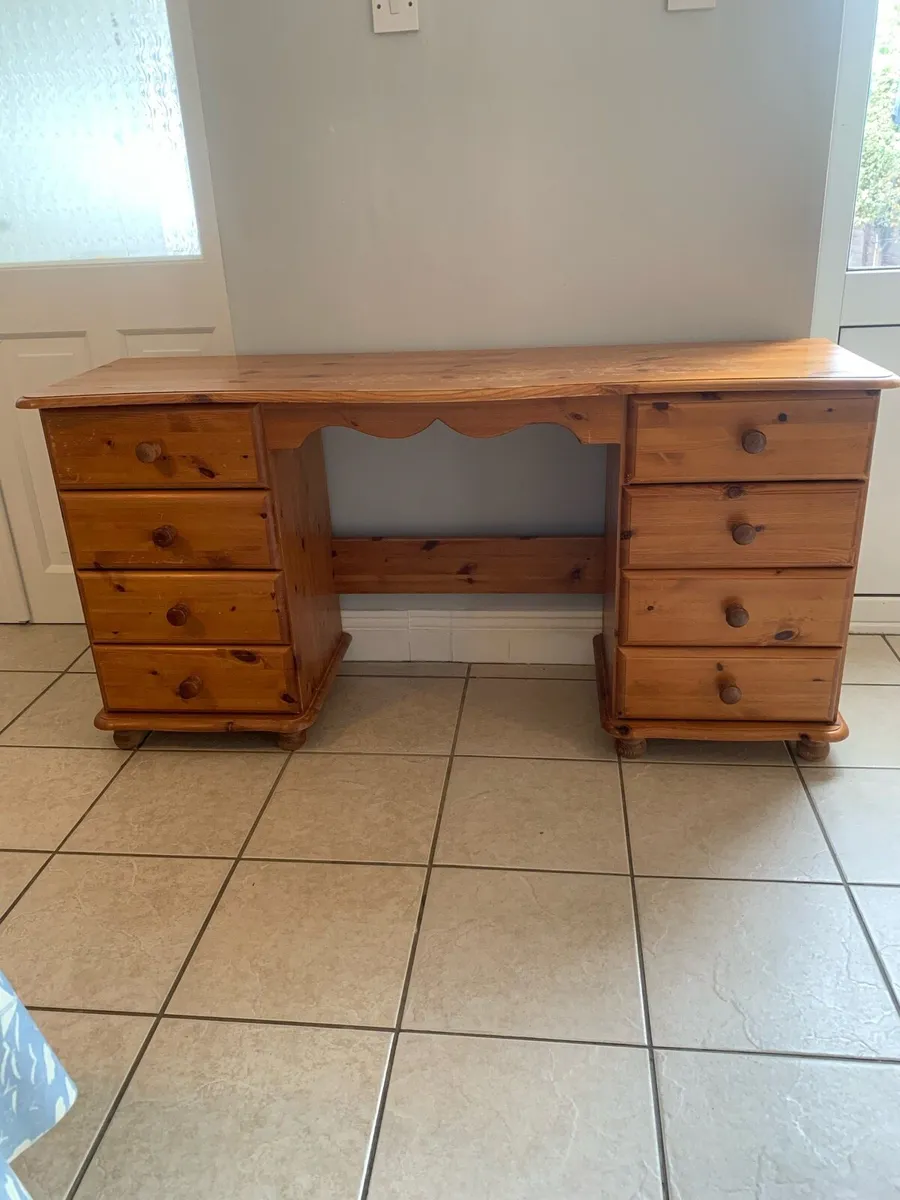 Vanity table and chest of drawers - Image 1