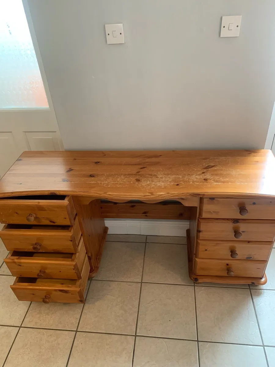 Vanity table and chest of drawers - Image 3