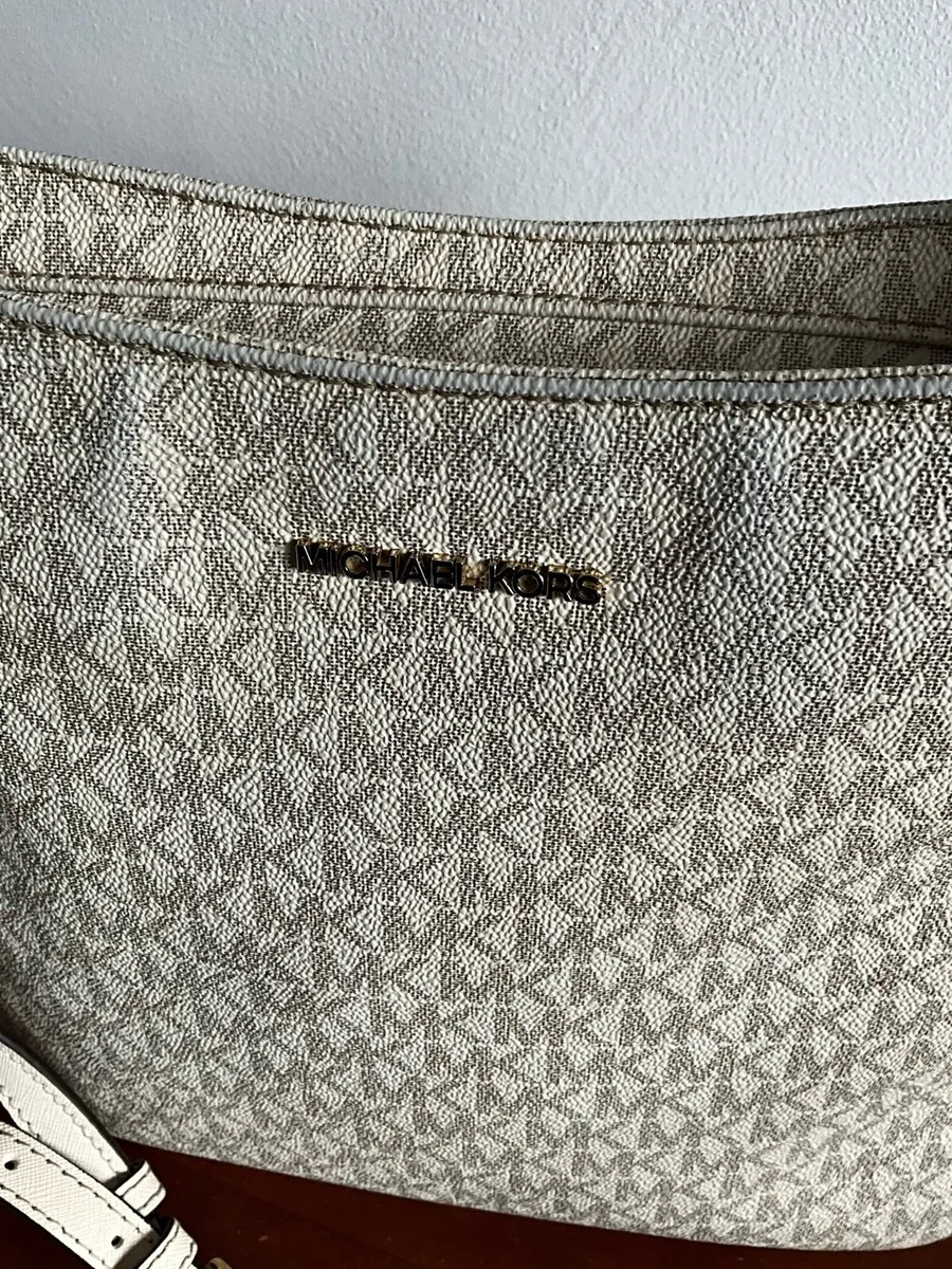Michael Kors Cross Body Bag - Image 3