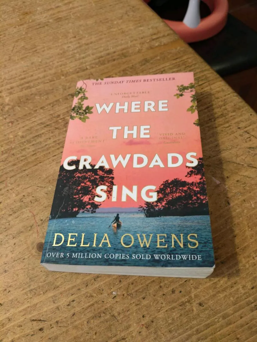 Paperback book, Where the crawdads sing, Delia Owe - Image 1