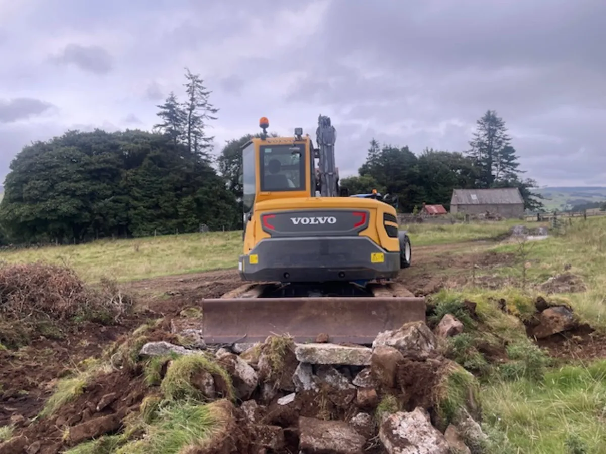 2015 Volvo ECR 88D Excavator - Image 3