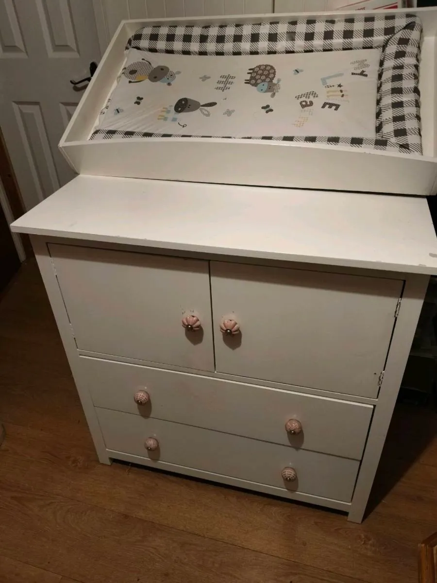 baby changing unit, painted white with 
a detachab - Image 1