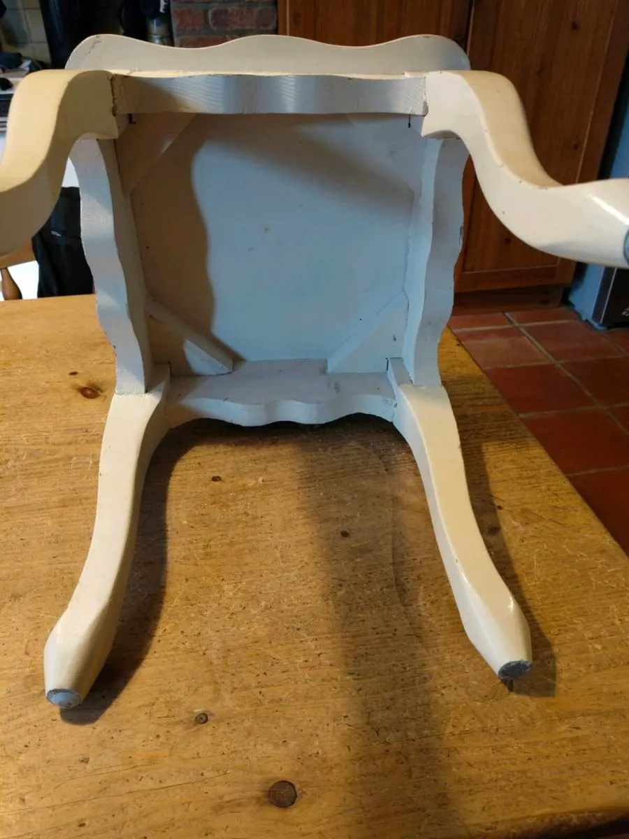 This ornate white piece is a French/Shabby Chic st - Image 3