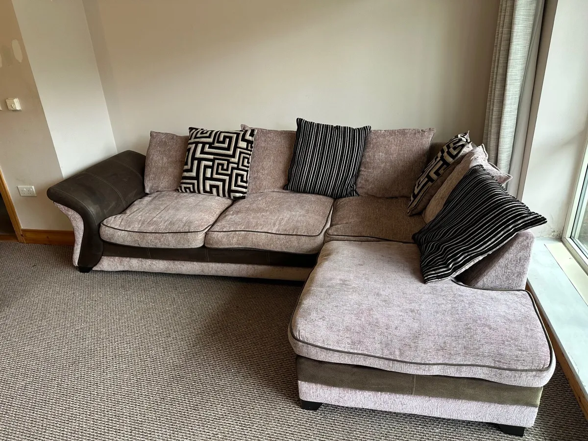 Couch - Image 2