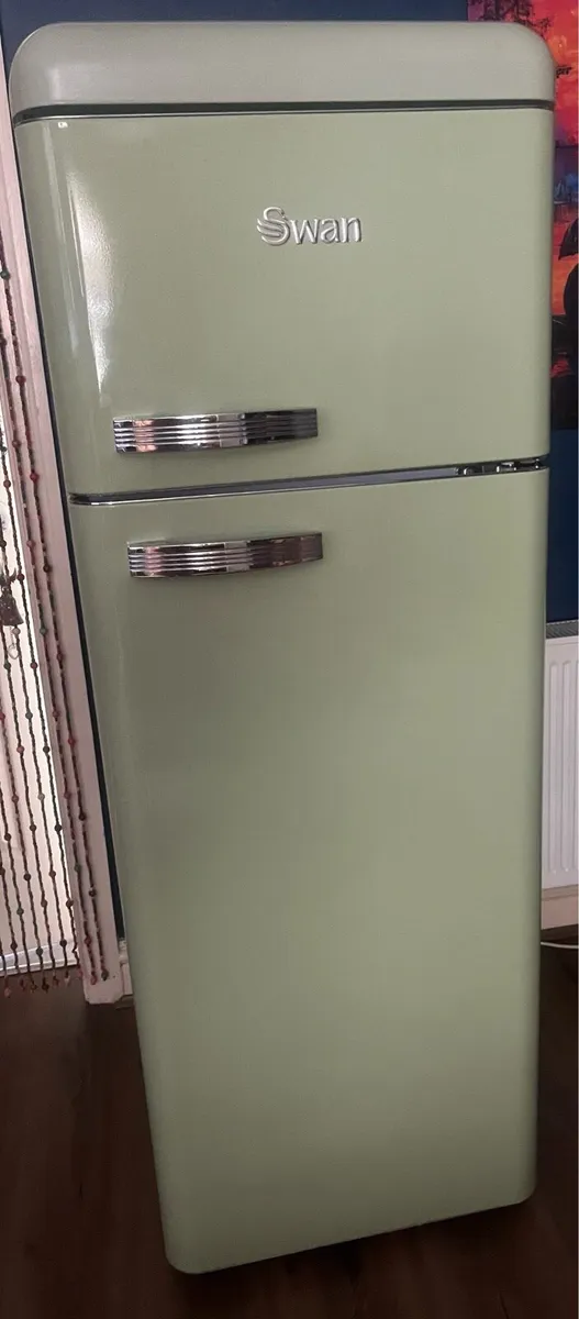 Swan Retro Green Top Mounted Fridge Freezer - Image 3