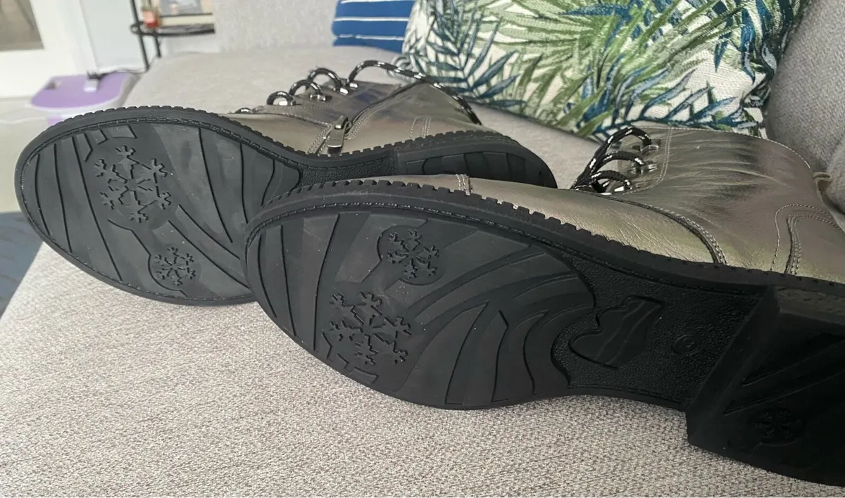 Women’s Cinders Laced Boots Size - Image 3