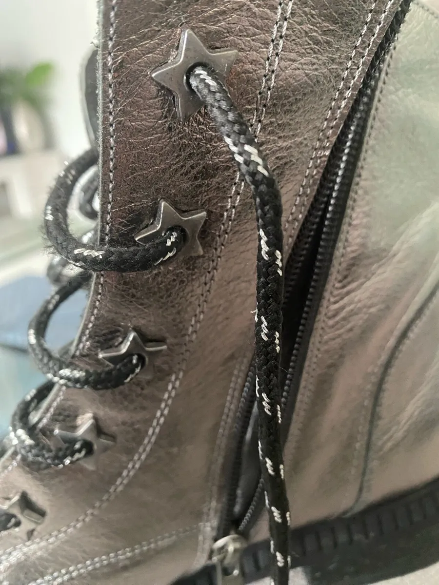 Women’s Cinders Laced Boots Size - Image 4