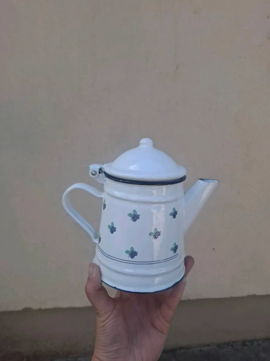 Small enamel tea pot - Image 1