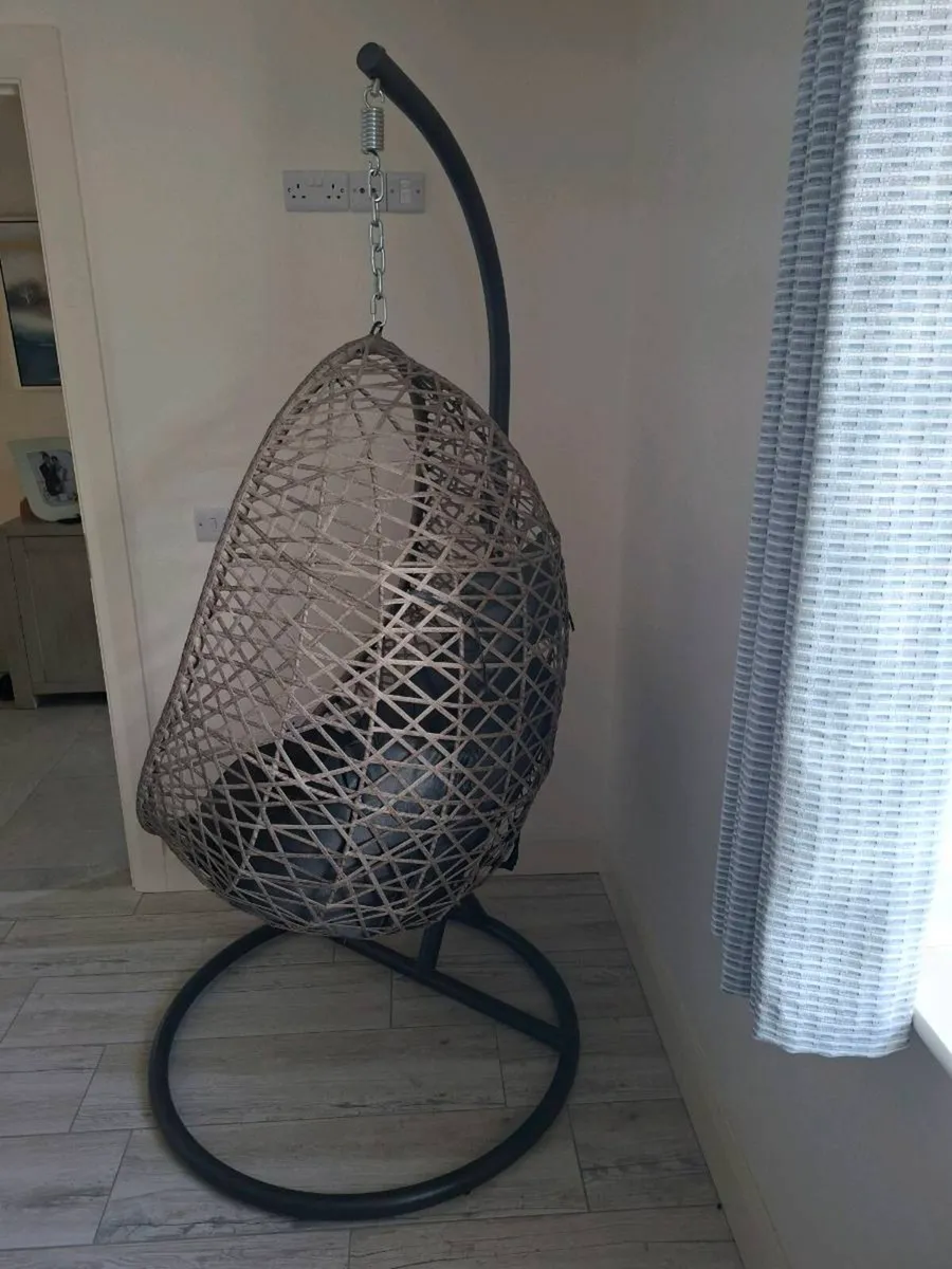 Hanging egg chair - Image 3