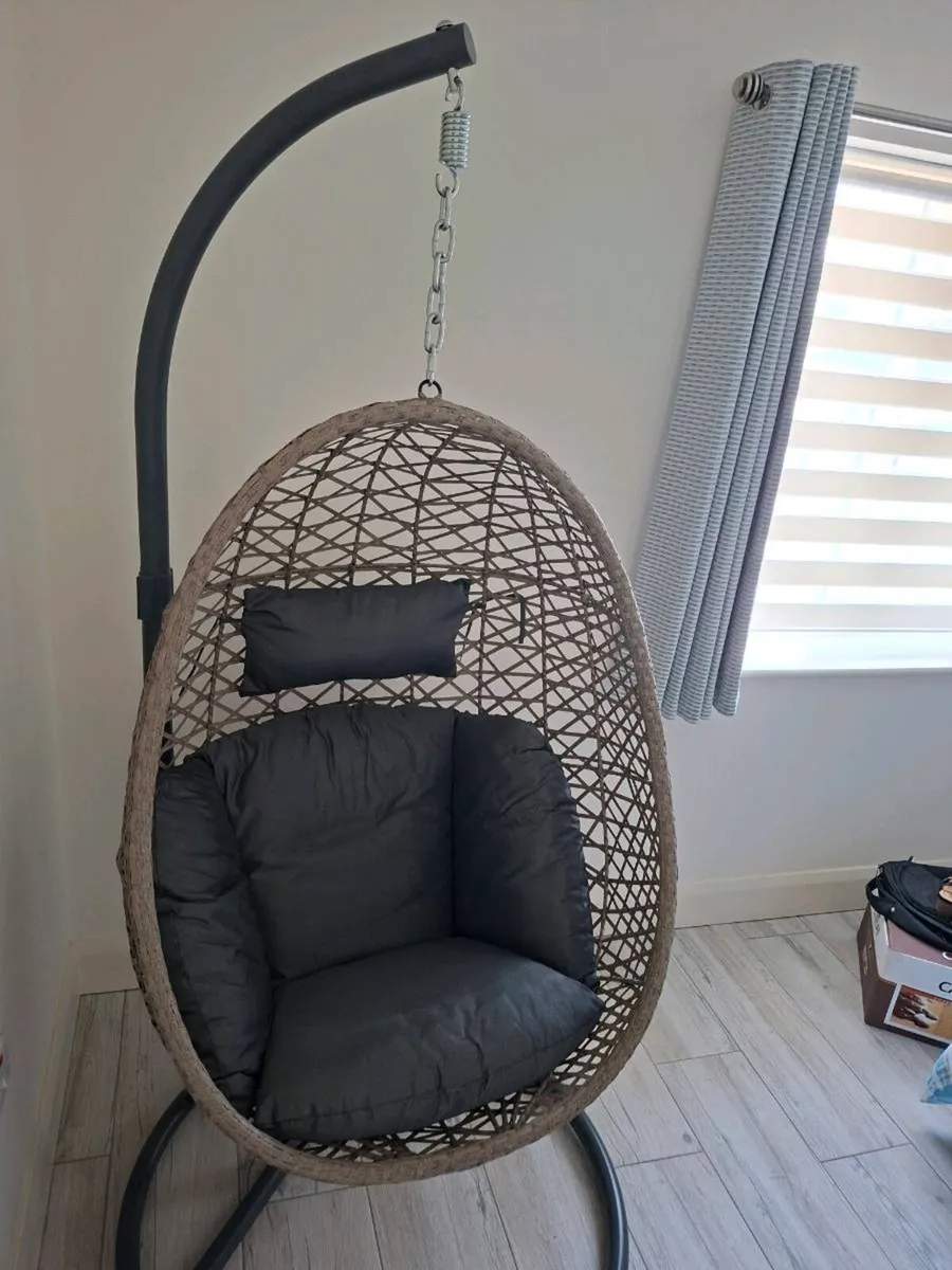 Hanging egg chair - Image 4