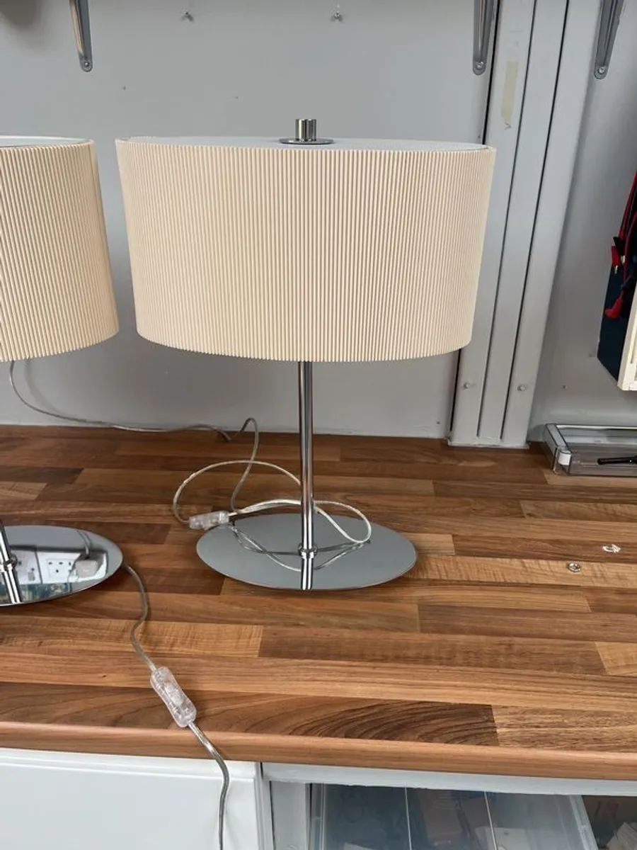 Beautiful pair of Dar lamps. - Image 1