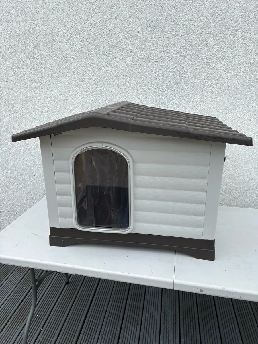 Dog house - Image 1