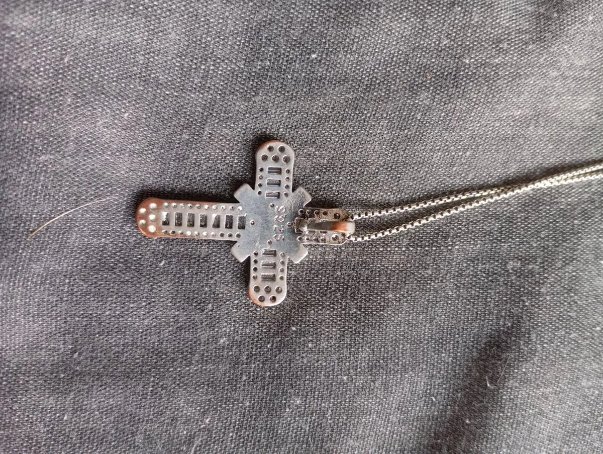 Sterling silver cross and silver chain stamped 925 - Image 2