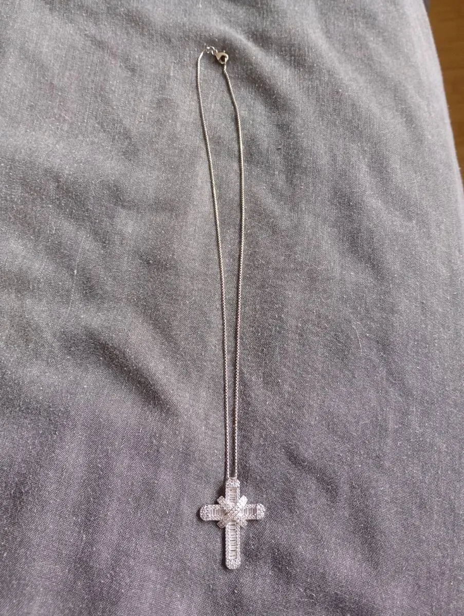 Sterling silver cross and silver chain stamped 925 - Image 3