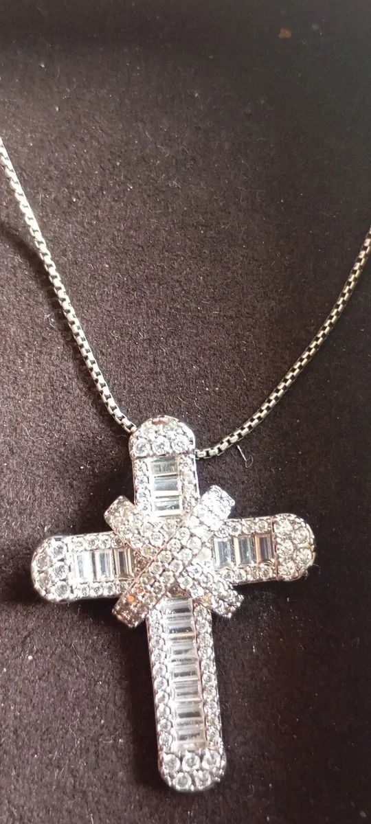 Sterling silver cross and silver chain stamped 925 - Image 4