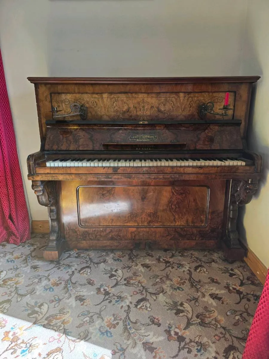Piano - Image 1