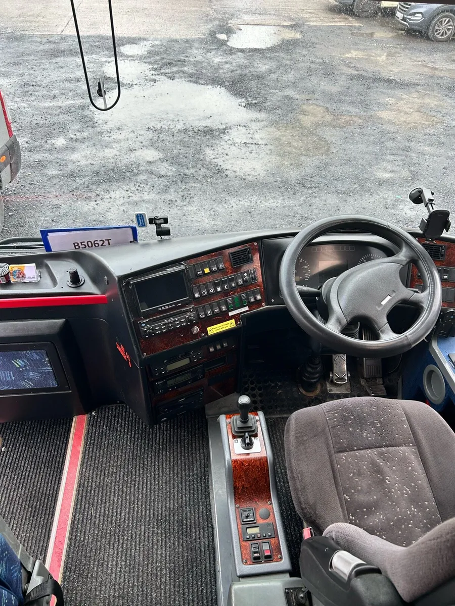 Bus - Image 2