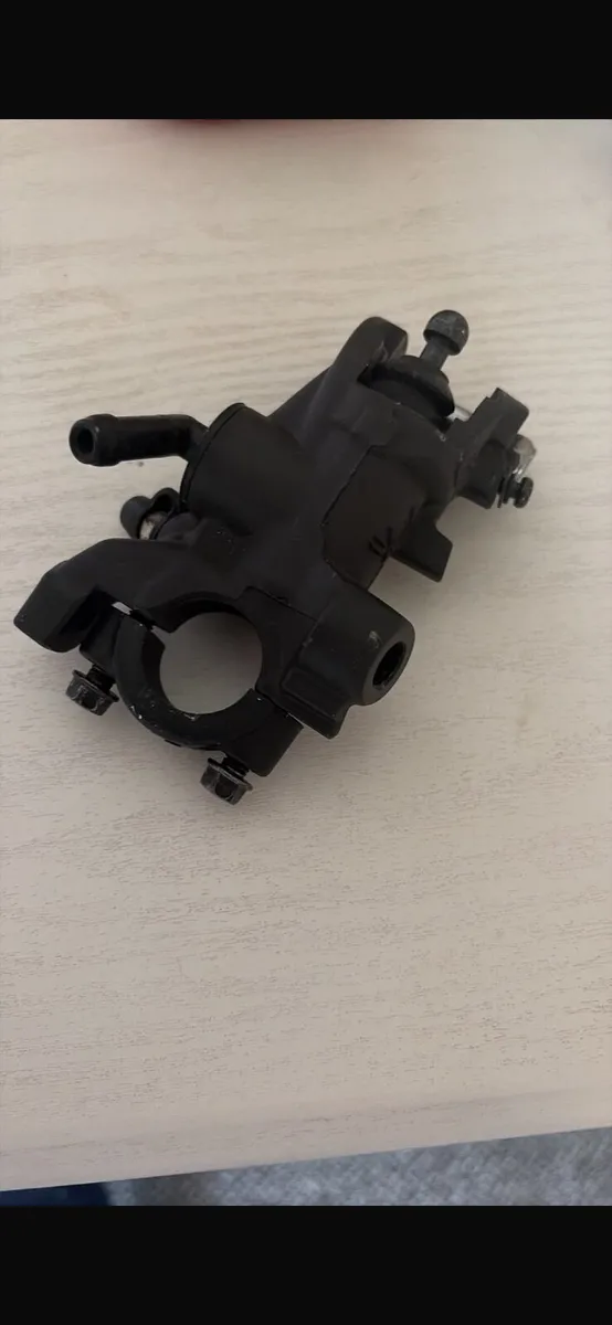 Clutch master cylinder - Image 1