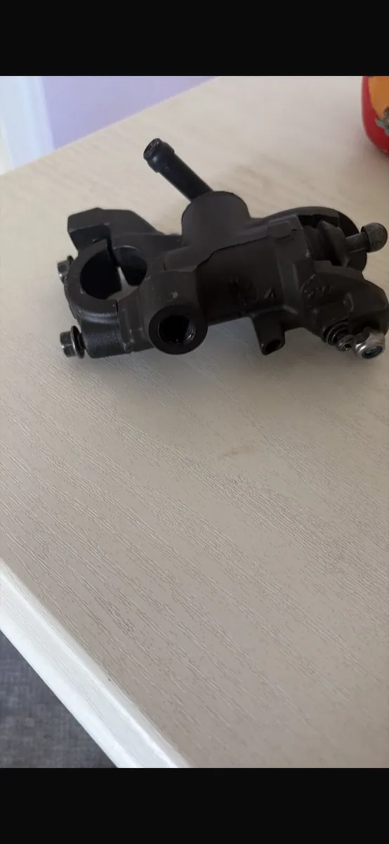 Clutch master cylinder - Image 2