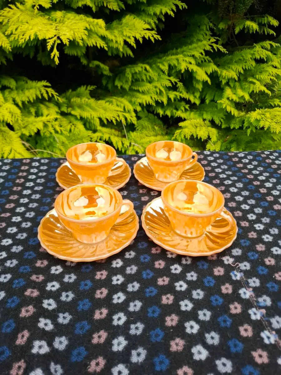 4 fire kings cups and saucers postage possible - Image 1
