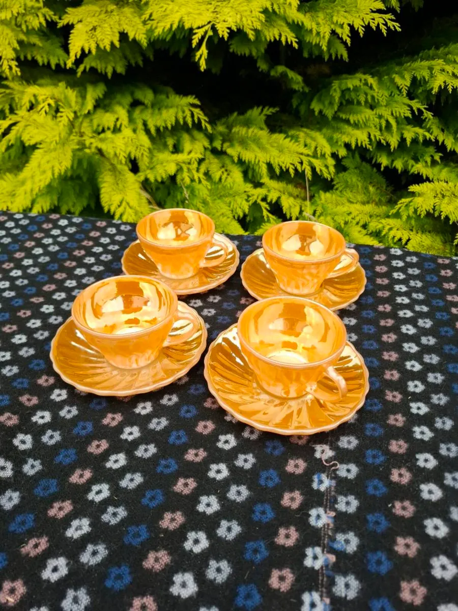 4 fire kings cups and saucers postage possible - Image 2