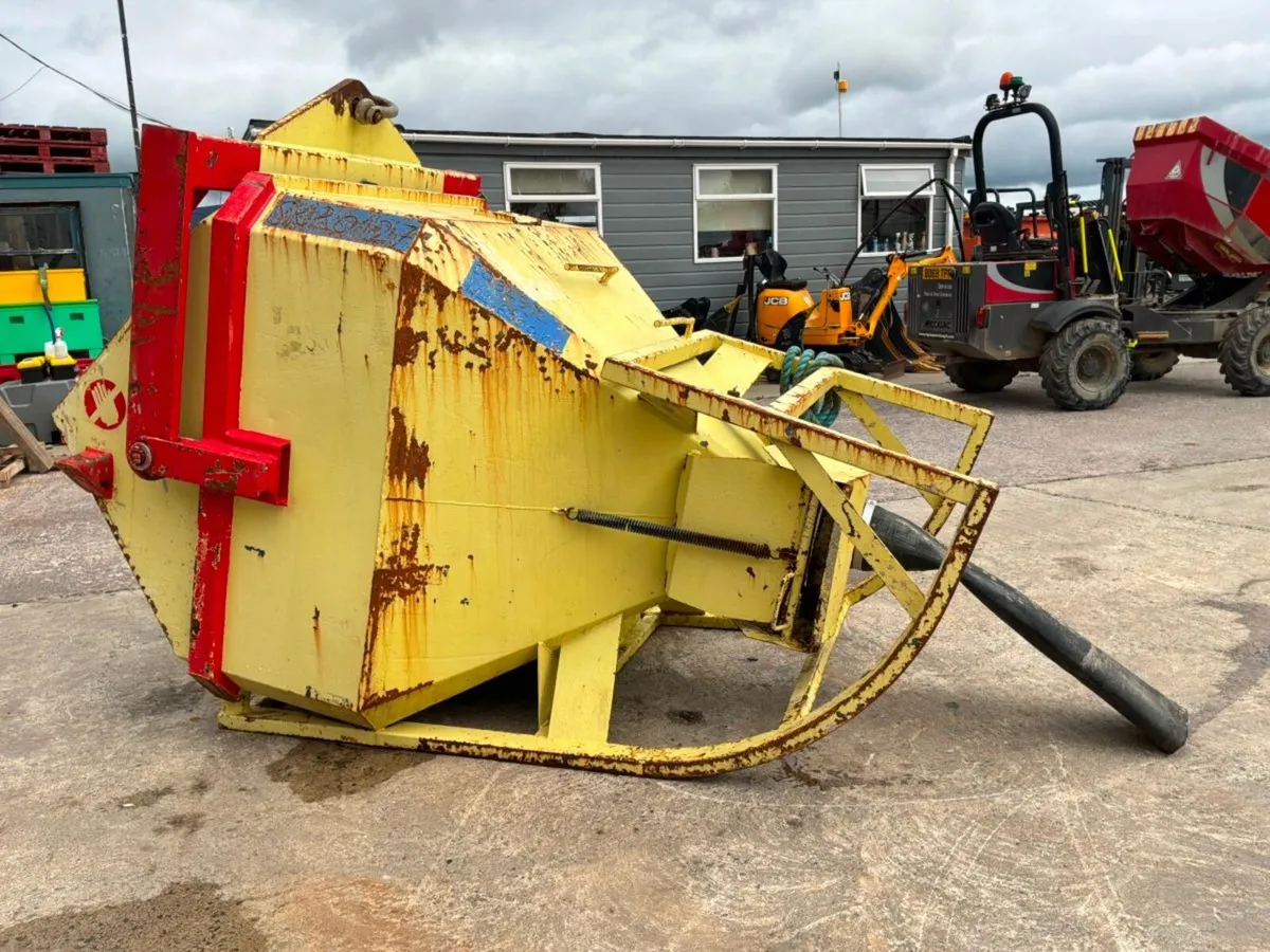 Conquip 2000 litres Concrete pouring skip........1 - Image 4