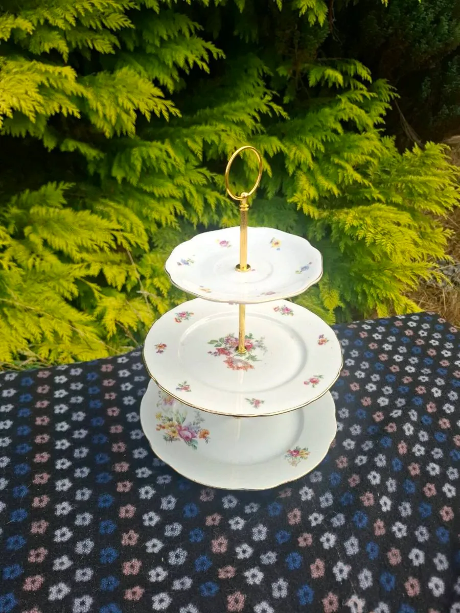 3 tiers china floral cake stand postage possible - Image 1