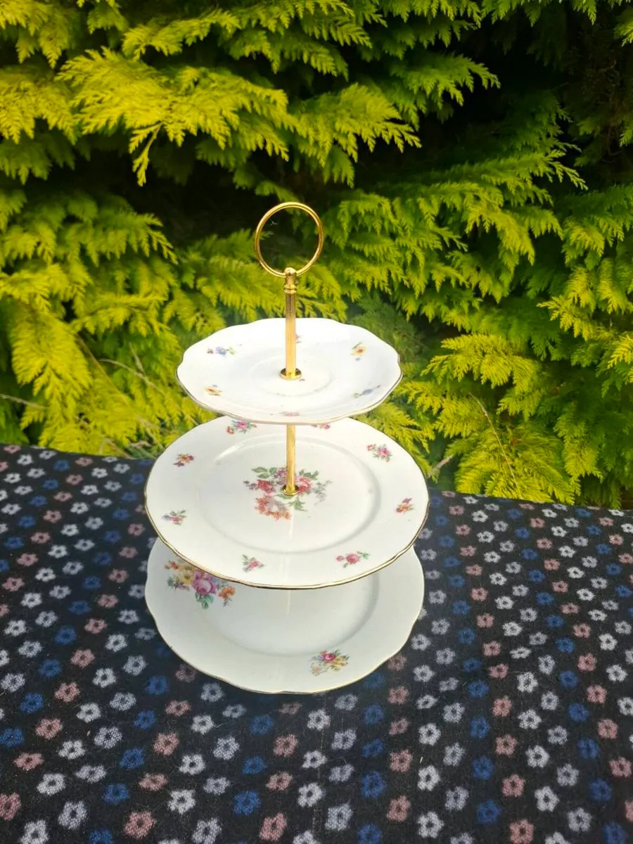 3 tiers china floral cake stand postage possible - Image 2