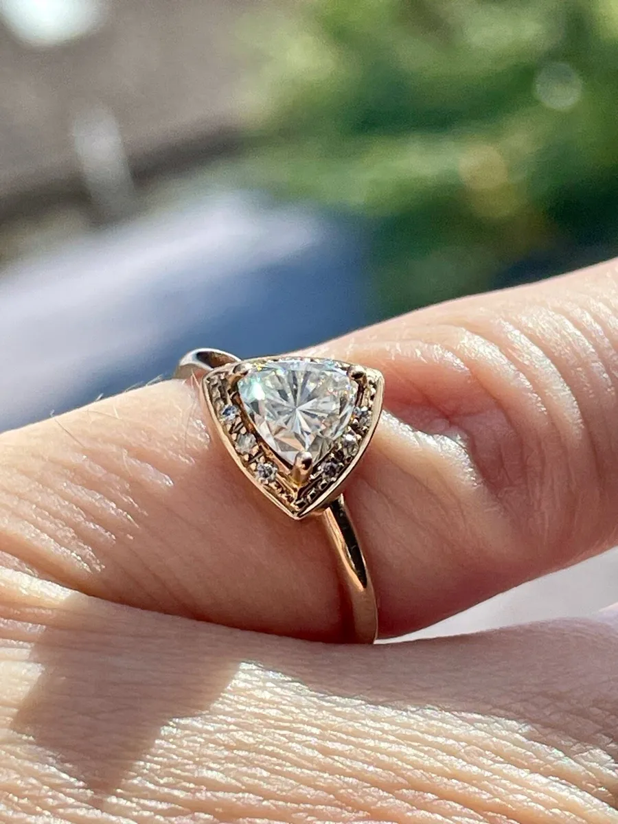 10ct Gold Ring - Image 1