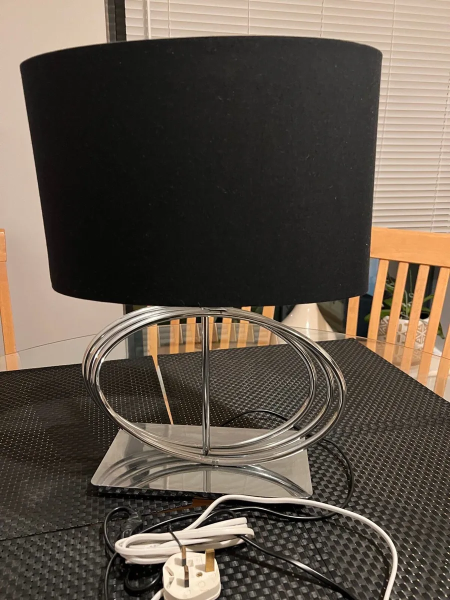 ELEGANT BLACK & SILVER TABLE LAMP - Image 4