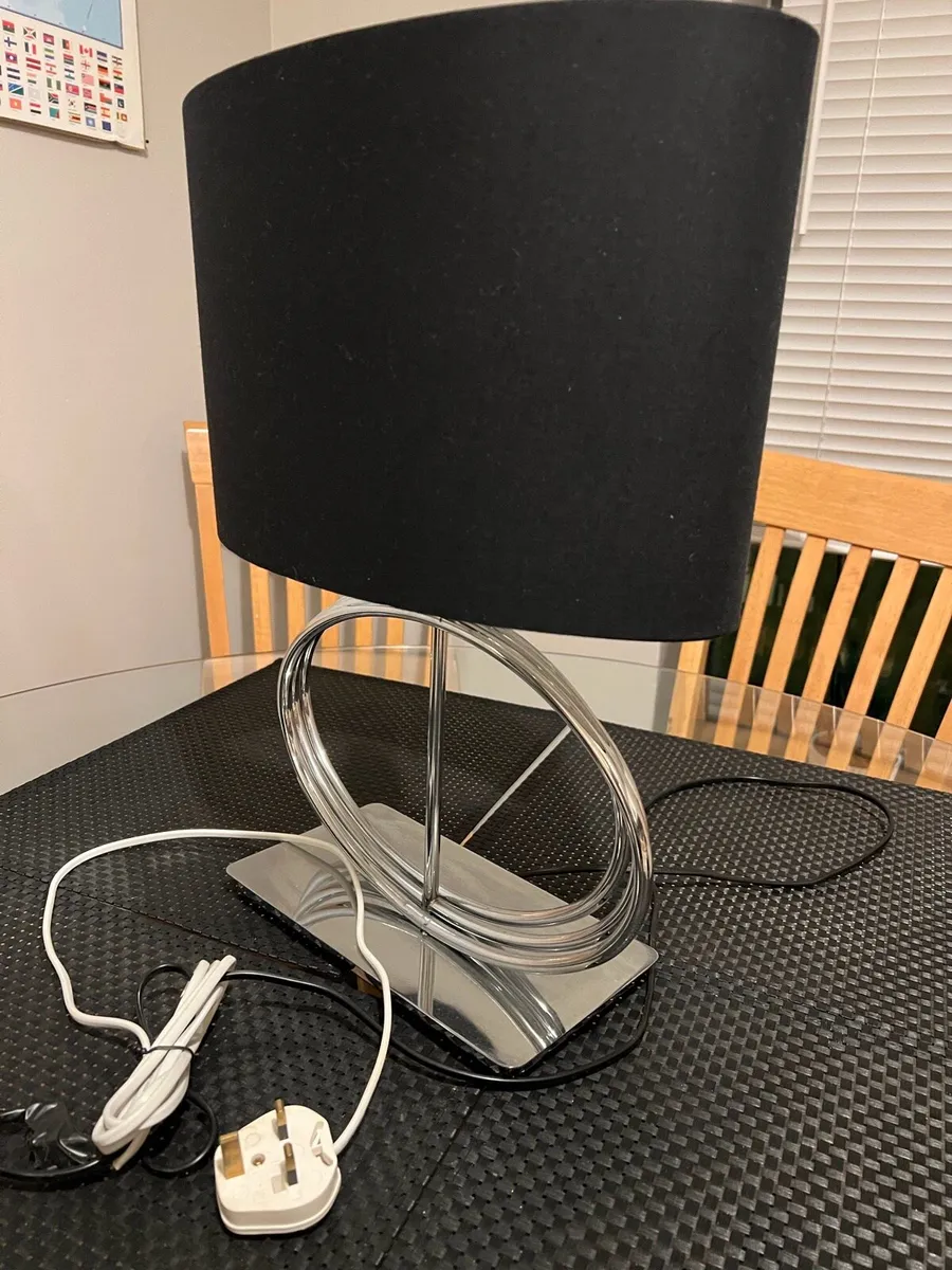 ELEGANT BLACK & SILVER TABLE LAMP - Image 2