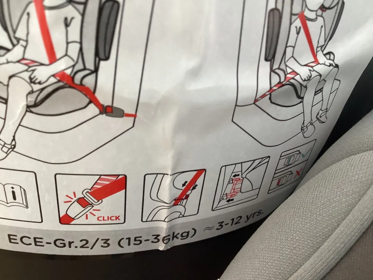 Child’s car seat age 3-12 - Image 3