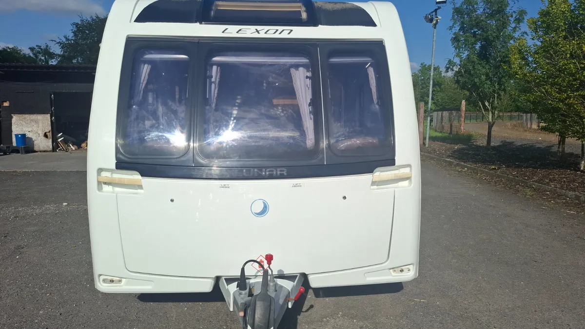 Lunar Lexon Fixed Bed 4 Berth Caravan - Image 2