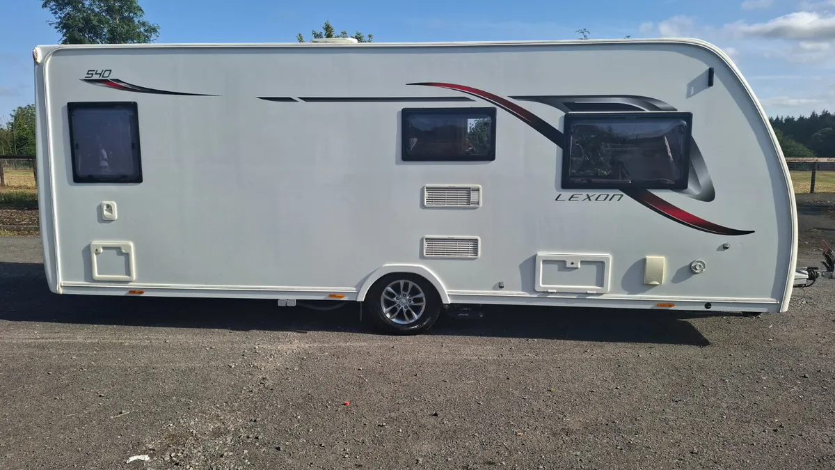 Lunar Lexon Fixed Bed 4 Berth Caravan - Image 1