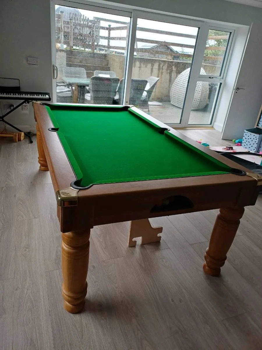 Pool table - Image 1