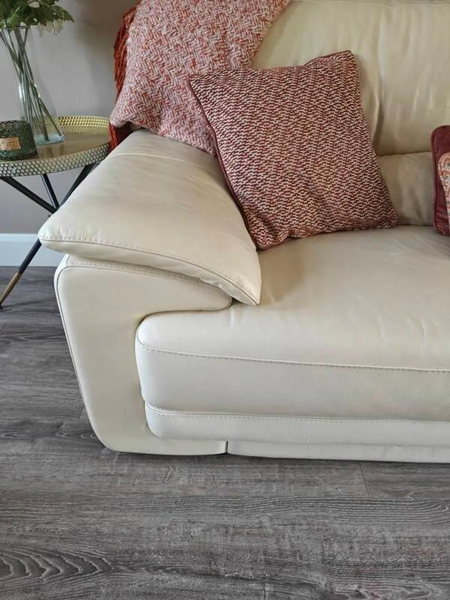 Italian leather sofa - Image 3