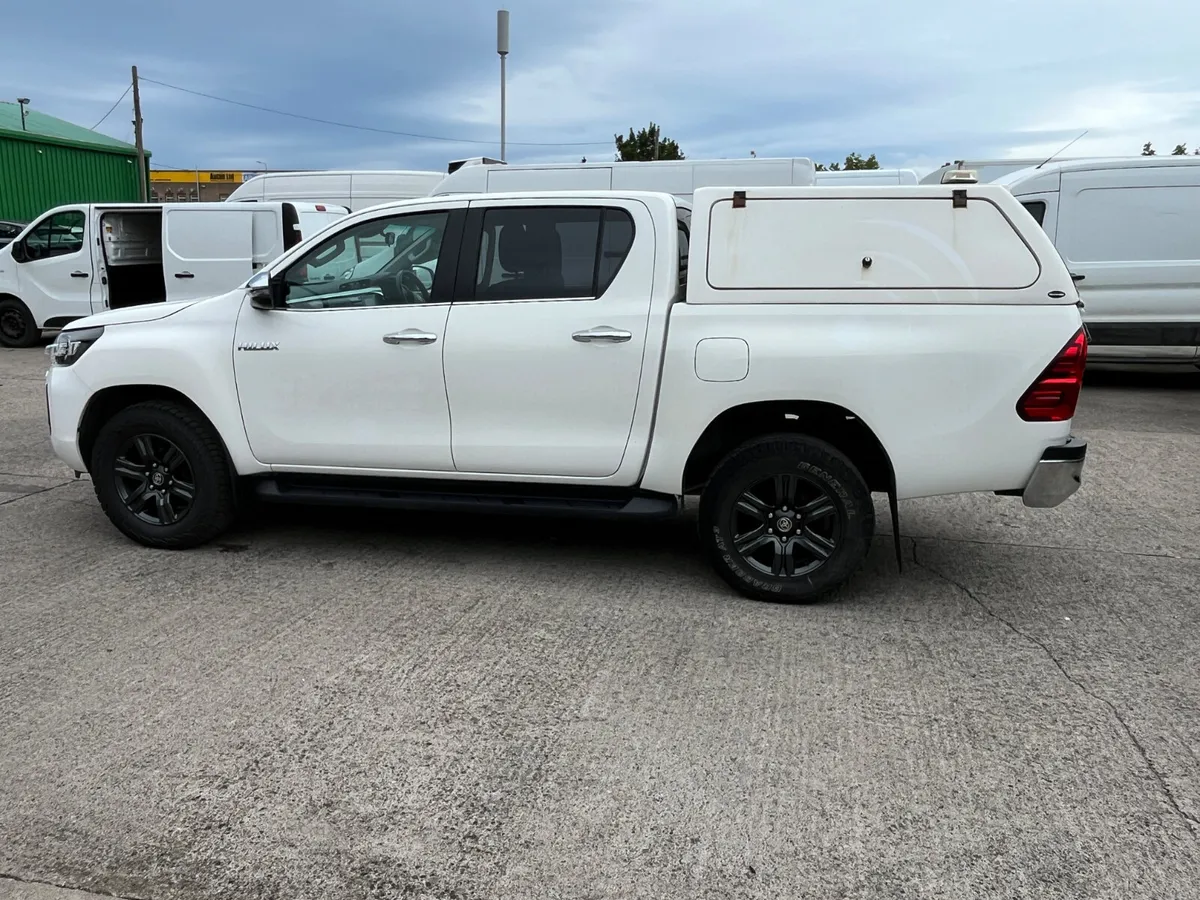 Toyota Hilux 2021 - Image 4