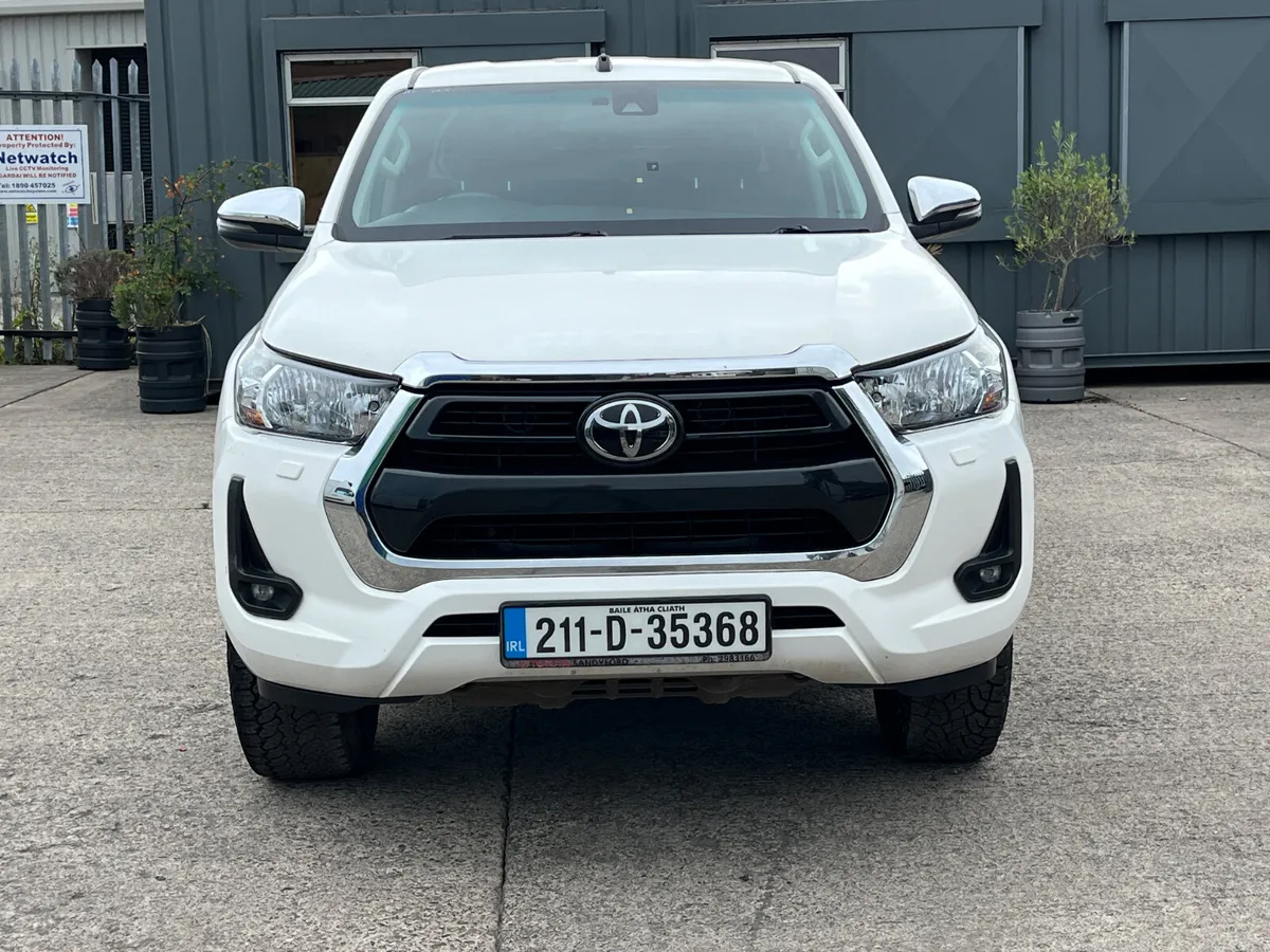 Toyota Hilux 2021 - Image 2