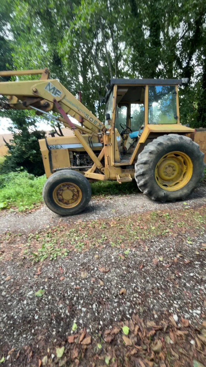 Massey Ferguson loader - Image 1