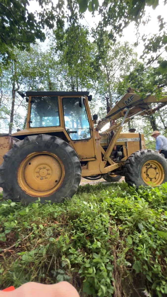 Massey Ferguson loader - Image 2
