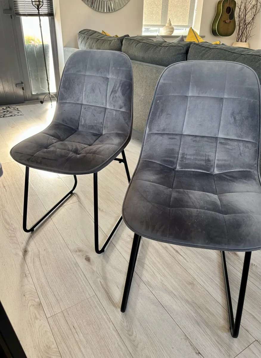 Dining Set - Table and 4 chairs - Image 2