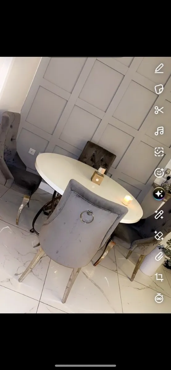 Table and 4 chairs - Image 2